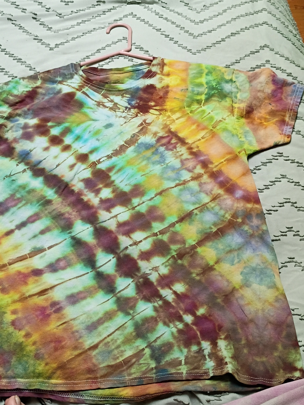 Hanes Adult Unisex Large Tie-Dye  Tee Shirt  Green, Yellow, Brown, Blue